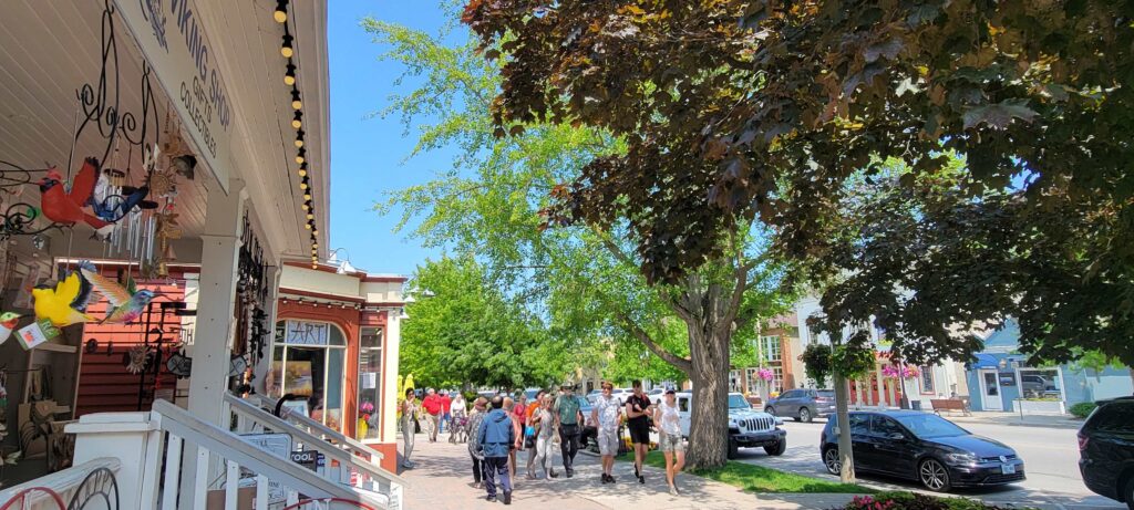 People strolling along Queen Street during the day in Niagara-on-the-Lake.