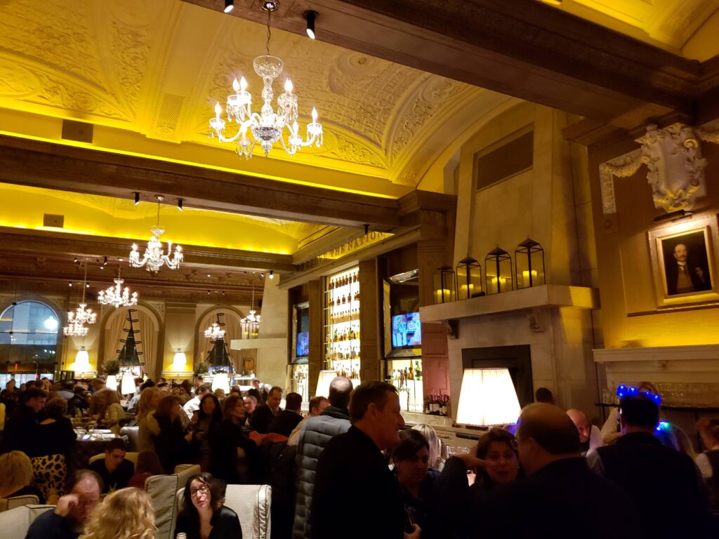 Busy interior of OAK Log Bar + Kitchen on New Year's Eve.