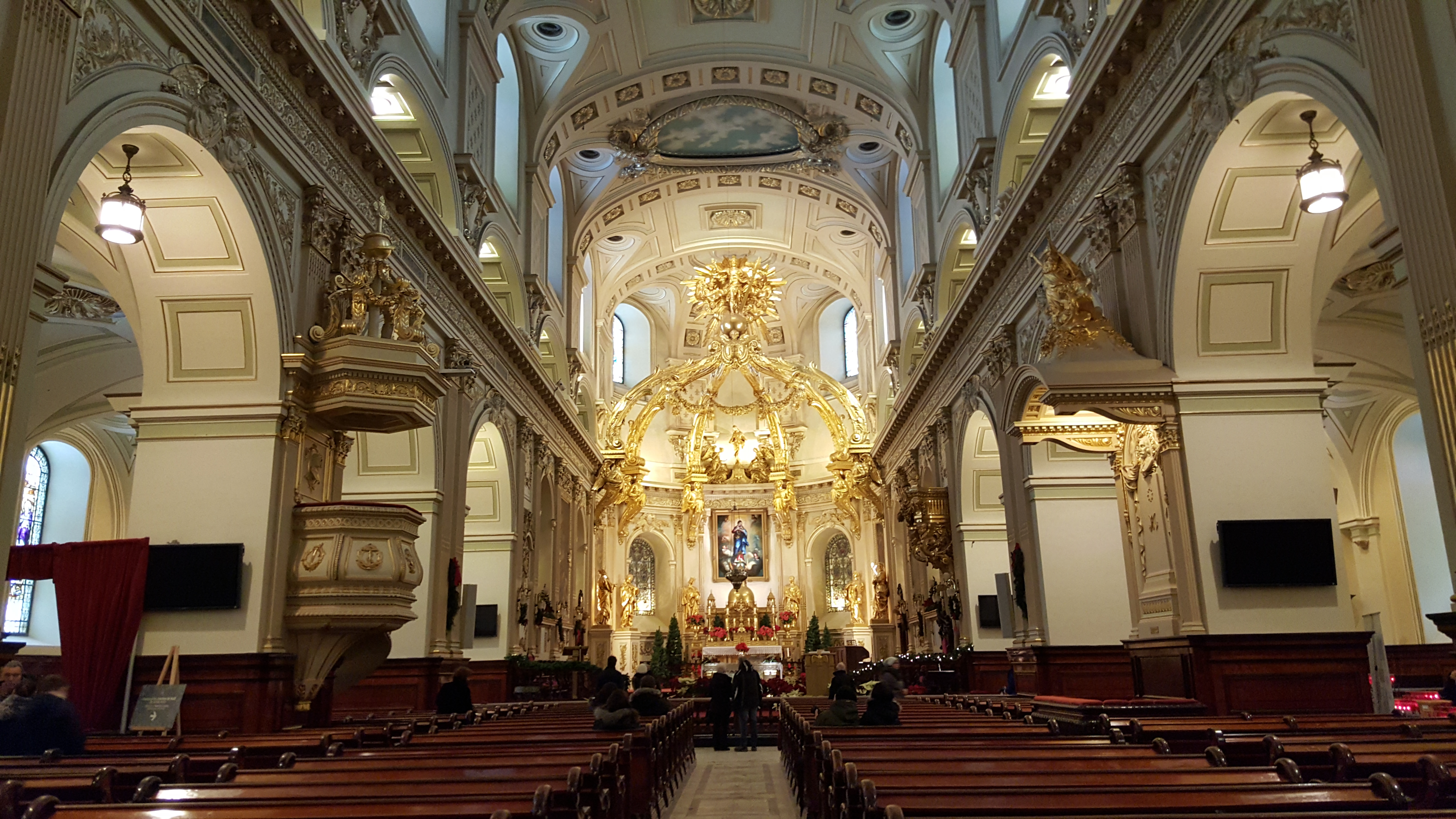 Interior facing the altar at the Basilica Cathedral of Notre Dame de Quebec.