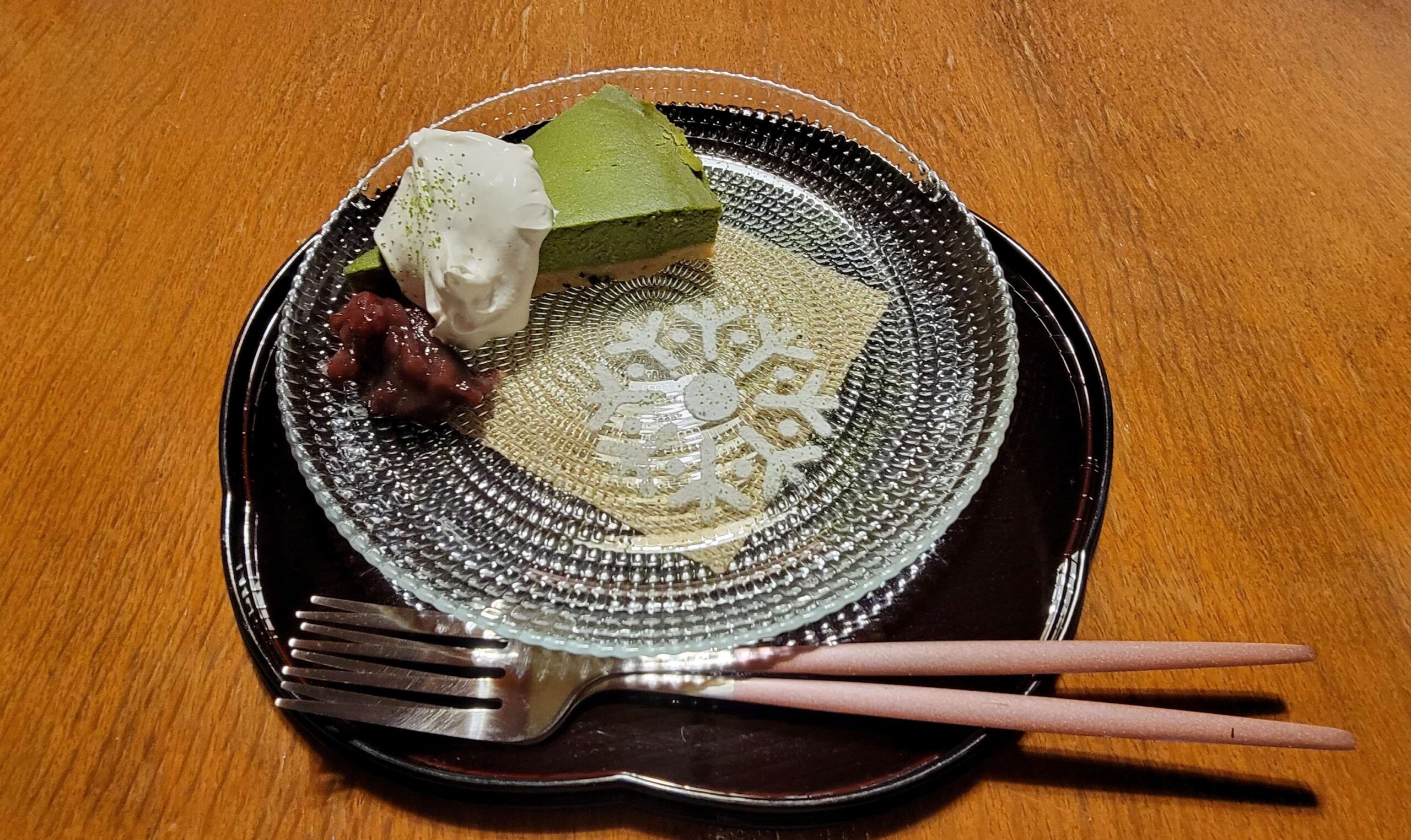 Matcha tea cheese cake with sweet beans on the side.